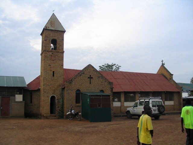 Farský kostol... asi 7 minút chôdze od misijnej stanice. okt. 2010