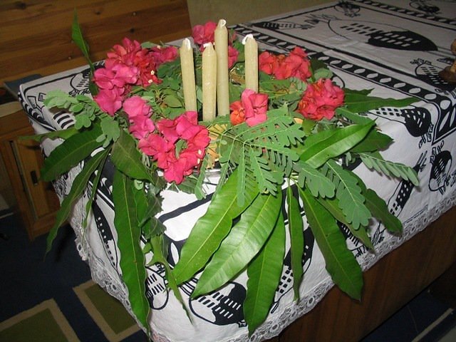 Adventný veniec v našej kaplnke...kvety sme museli meniť skoro každý deň :), dec. 2010