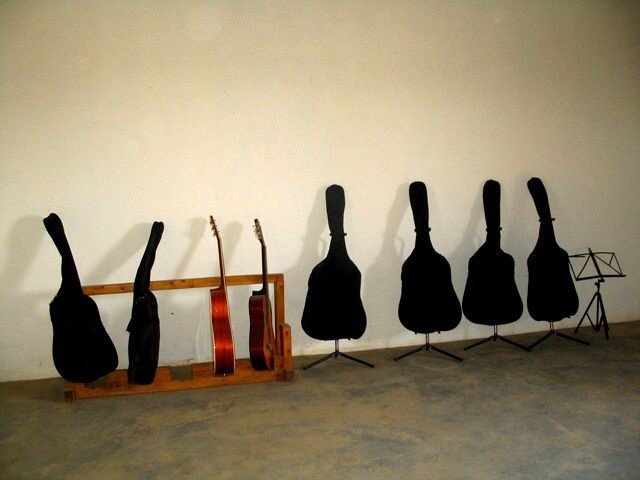 Gitarová miestnosť, apríl 2011